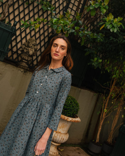 vestido-fluido-con-estampado-animal-azul-3