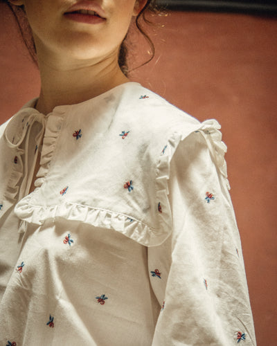 Blusa Capa Bordaditos